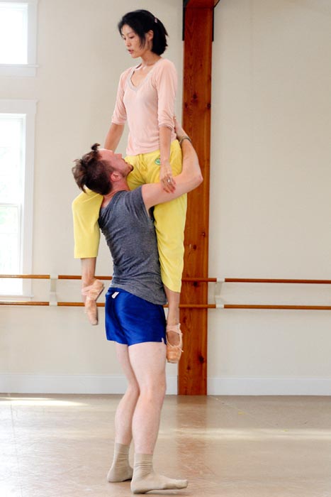 Megumi Eda Sean Hilton dancers dancing barre