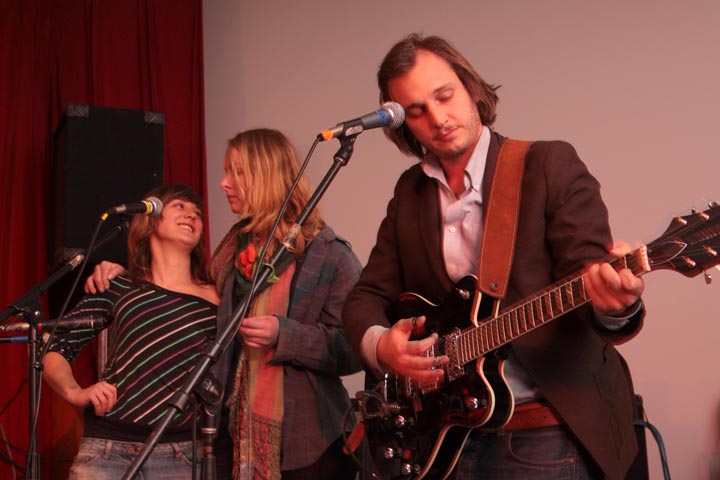 Nina Violet, Marciana Jones, Willy Mason musicians band