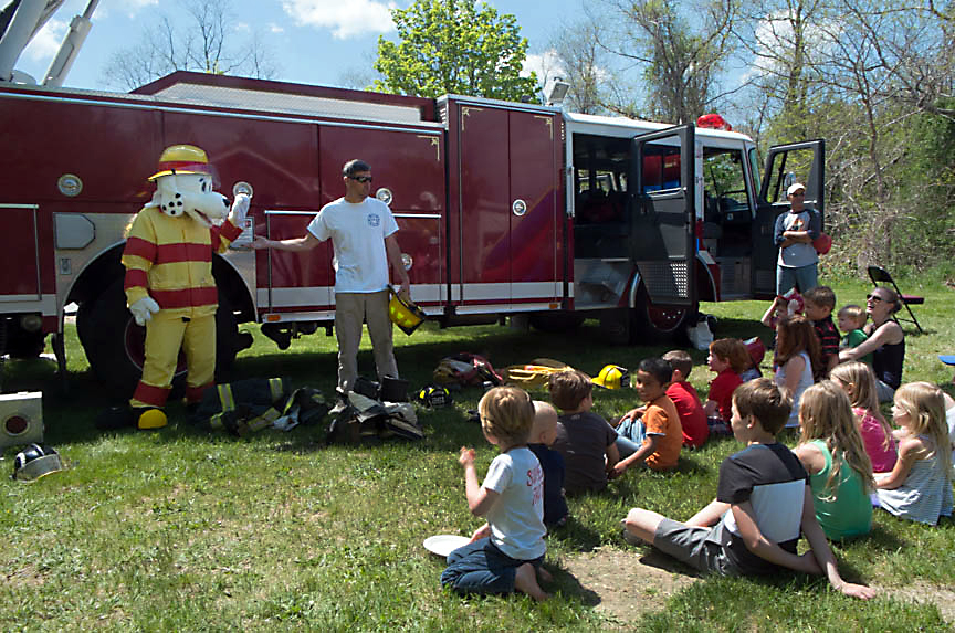 Sparky and Andrew Kelly put on a program for the children.