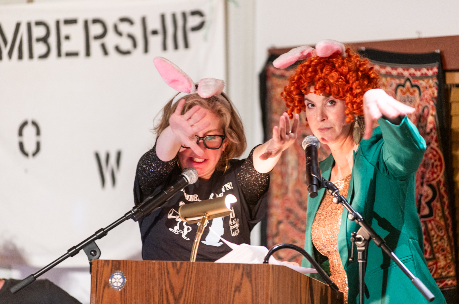 Co-hosts Molly Coogan and Abby Bender introduce the show.