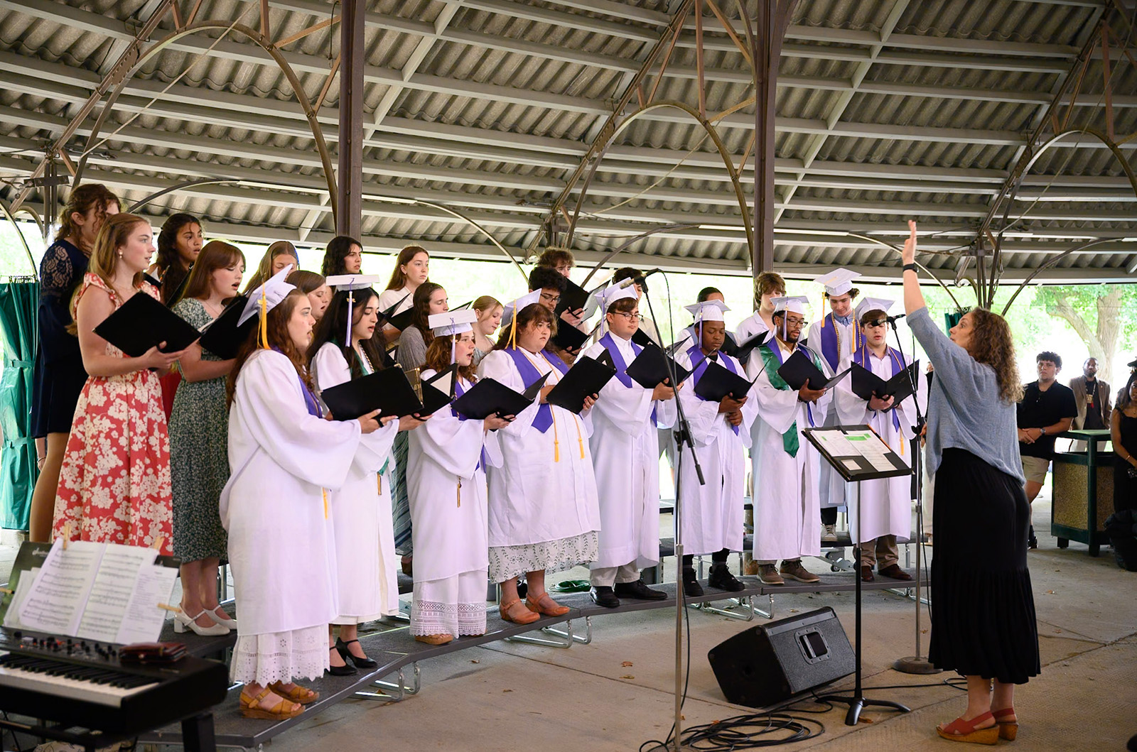 The Minnesingers perform for the crowd.