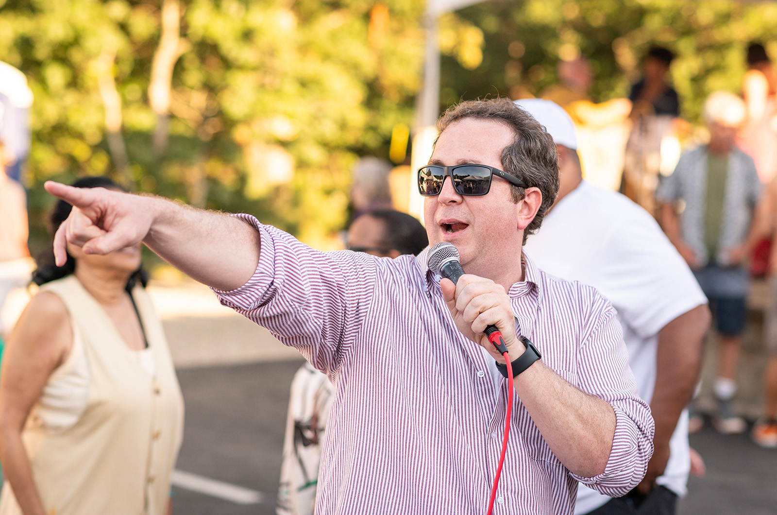 Sean DeBettencourt holds court as the auctioneer.