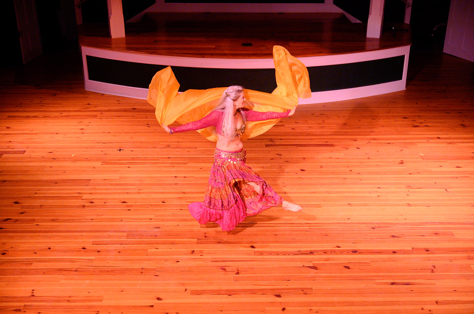 Betsy Smith performing "Salla Salla."