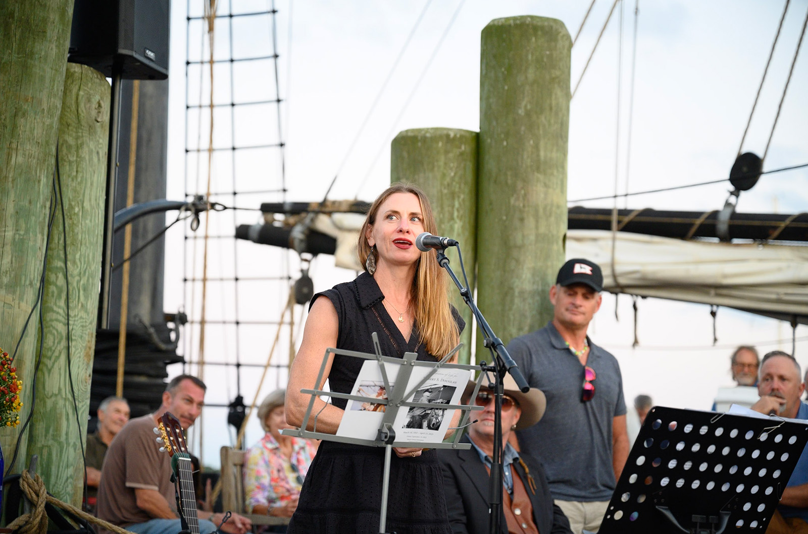 Mariana Bell singing for the crowd.