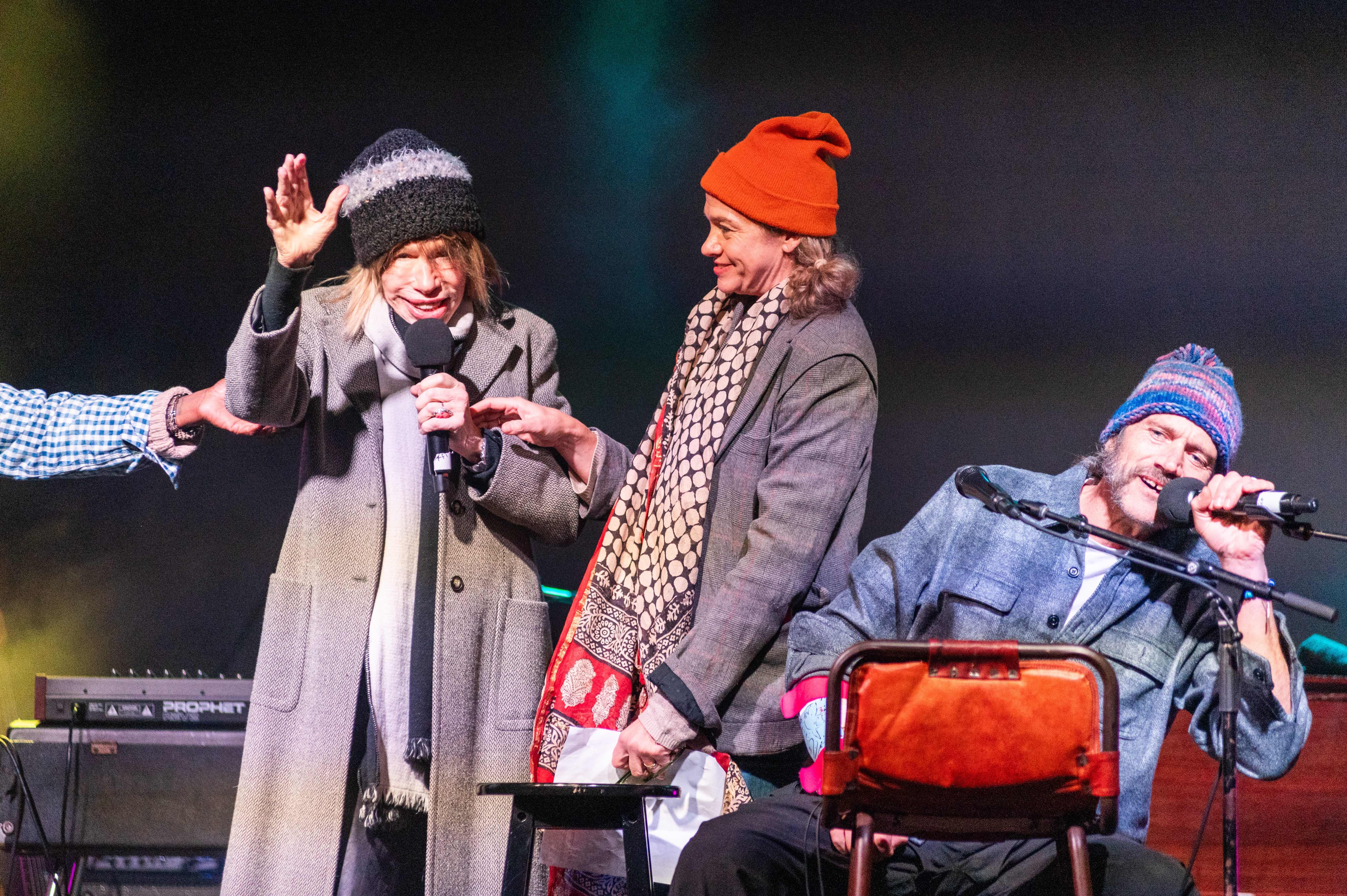 Carly Simon waves goodbye to LadyFest.