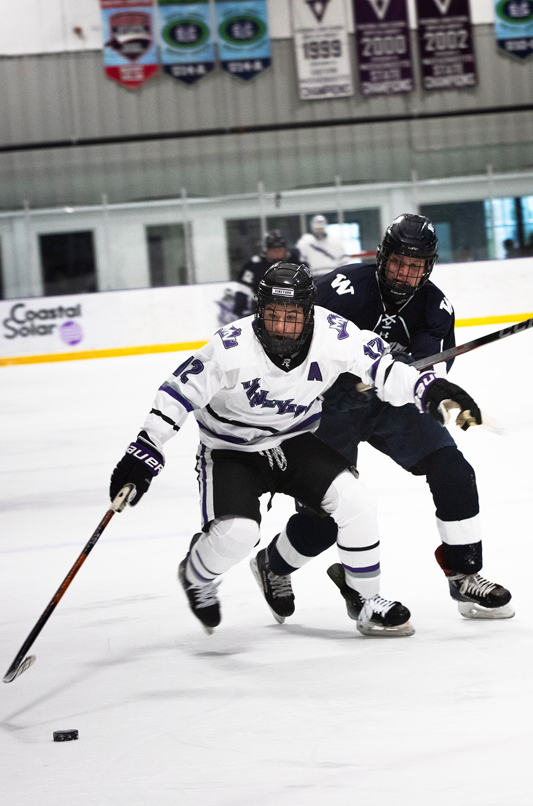 Donnie Gregory fights for position.