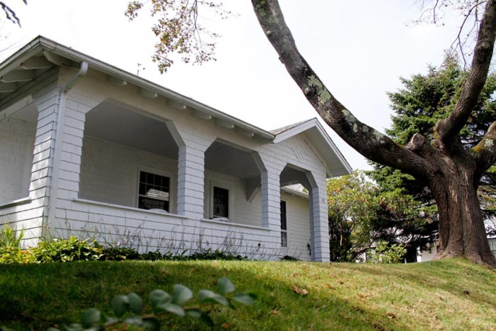 white house bungalow