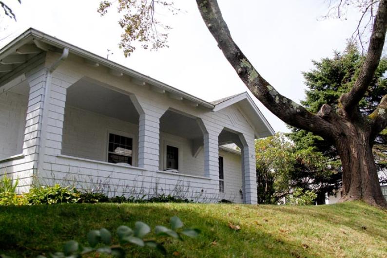 white house bungalow
