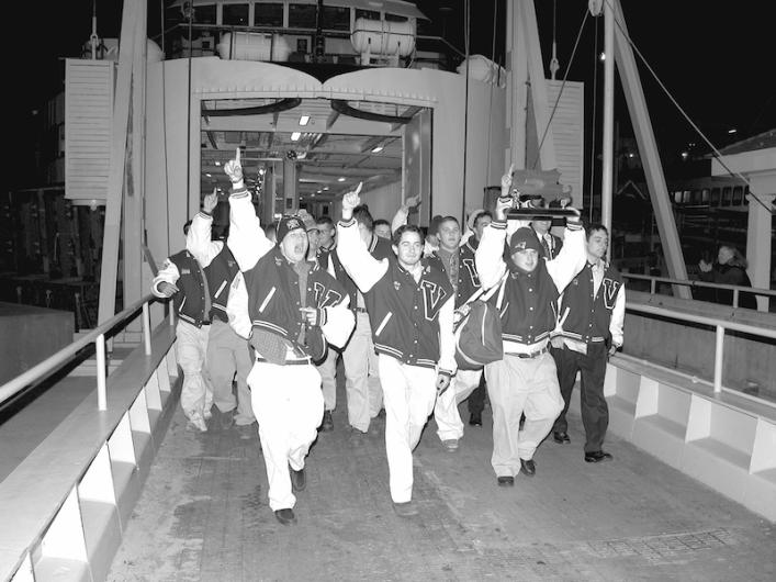 2003 Football Team arrives back on Island