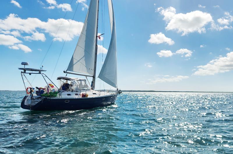 Lúthien sailing toward the horizon.