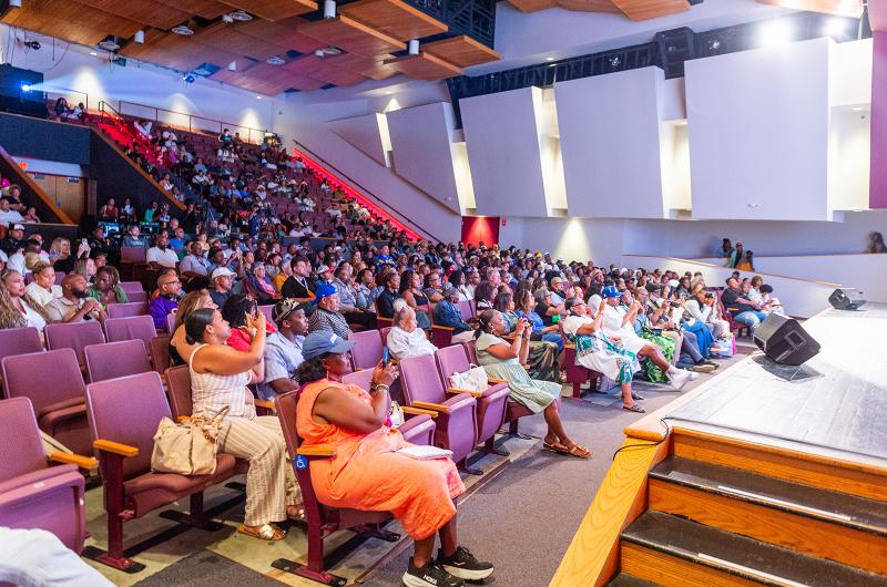 The crowd for Magic City premieres.