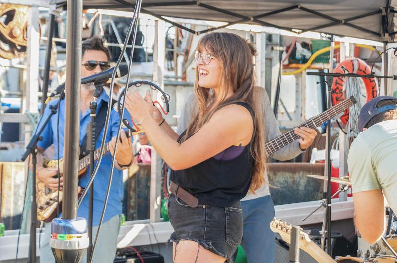 Darby Patterson belts it out.