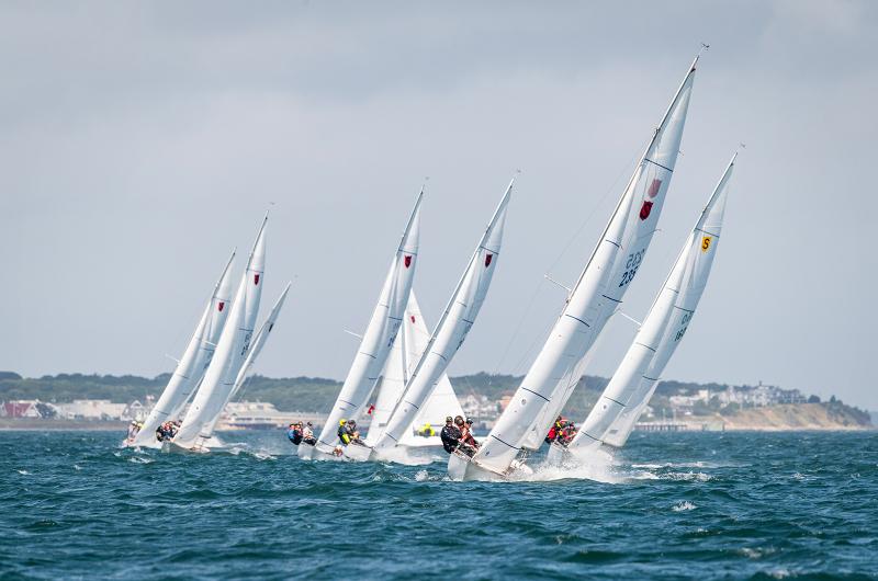 Group of teams approach the marker in tight formation.