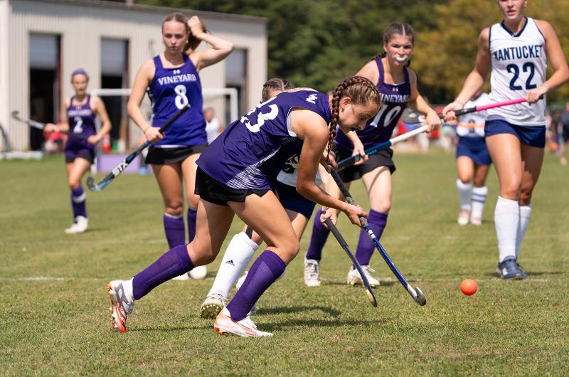 Isabella Burns (center) goes after the ball.