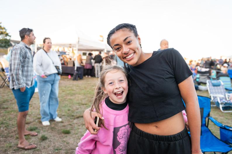[l-r] Lucia Kenney and Maddis Pippin of Island Hip Hop.