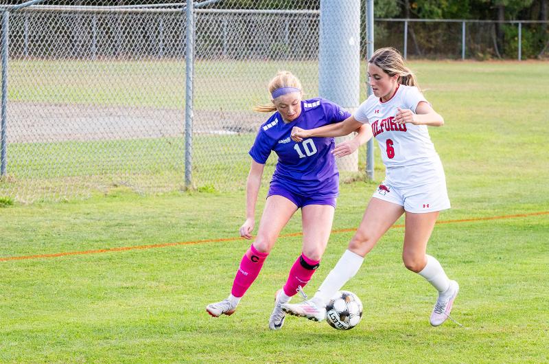 Eleanor Mone battling a defender.