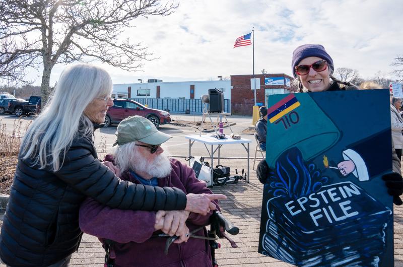Joyce and Steve Maxner admire Basia Jaworska's sign.