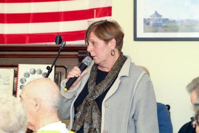 Susan Von Steiger microphone