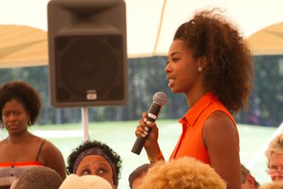 Nia Vaughn microphone