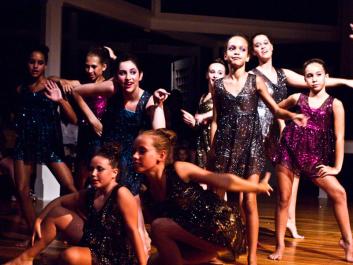 Jil Matriscianos troupe