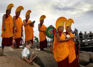 tibetan monks, sand, mandala