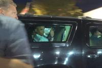 President Obama departs Jimmy Seas in Oak Bluffs. 